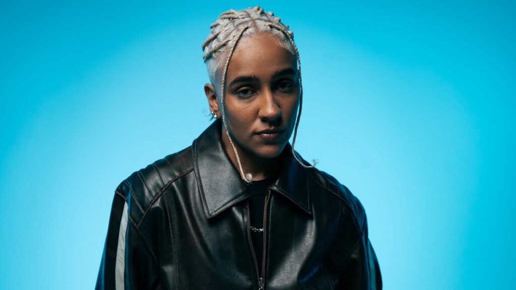 Destaque no COLORSxSTUDIOS, BIAB lança álbum “BIA1B99”